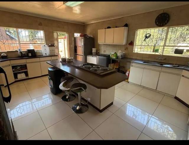 4 BEDROOM HOUSE FOR SALE IN OAKDENE